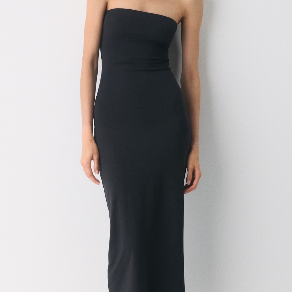 Aritzia original contour enrapture maxi dress